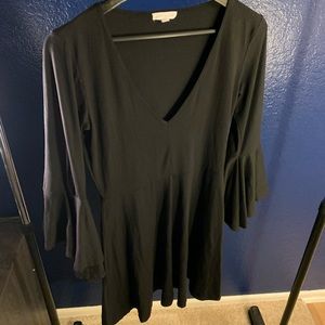 Black V neck bell sleeve Socialite Dress 🖤 size M